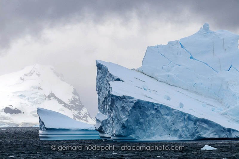 Preview iceberg-with-dramatic-weather.jpg
