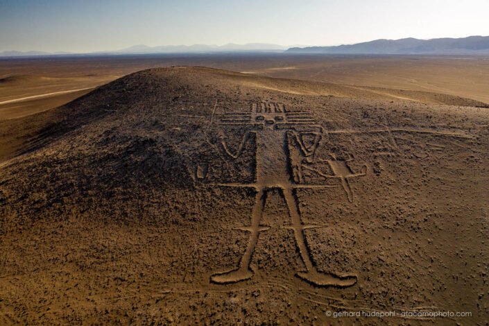 The Giant of Tarapaca (gigante de Tarapaca) on Cerro Unitas in northern Chile is the largest prehistoric anthropomorphic figure in the world